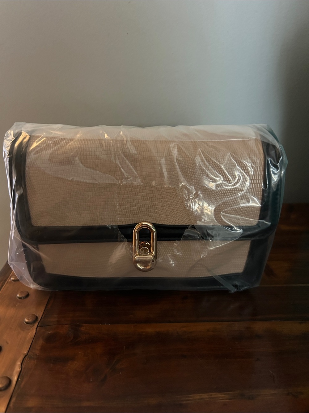 Women’s purse brand new with tag